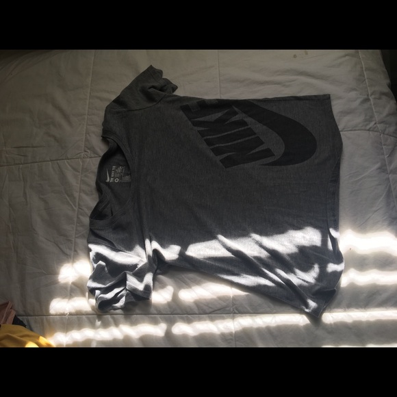 Lightly used Nike Tee size M. - Picture 5 of 6